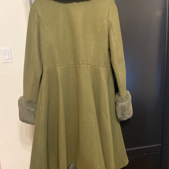Voodoo Vixen Air of Sophistication Coat in Green in Small - Picture 2 of 4
